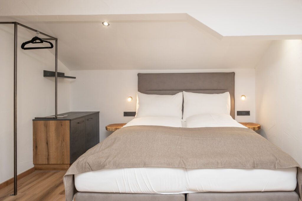 hofers-herzstueck-dreibettzimmer-06-01