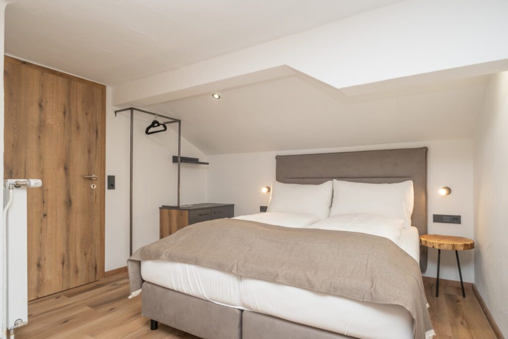 hofers-herzstueck-dreibettzimmer-06-02